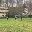 Kinder beim Fußballspielen